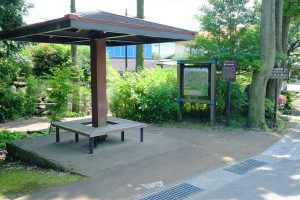 湧水そばの休憩所［川地後水源・南阿蘇村］